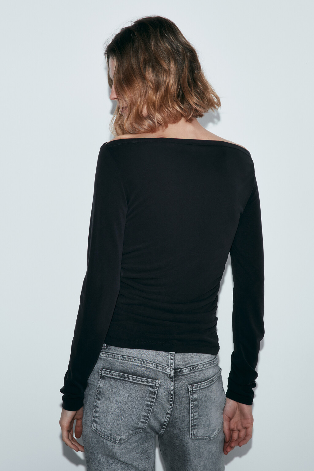 Лонгслив полуприлегающий из модала со складками - цвет серый - 3