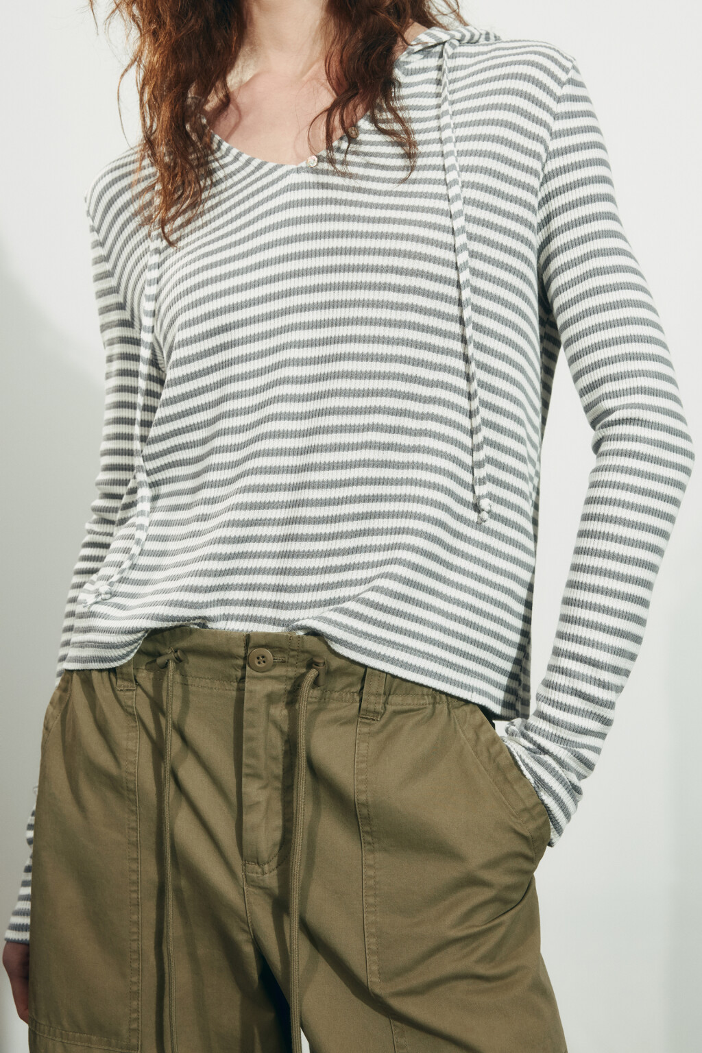 Лонгслив свободный на шнуровке с капюшоном - цвет серый - 6