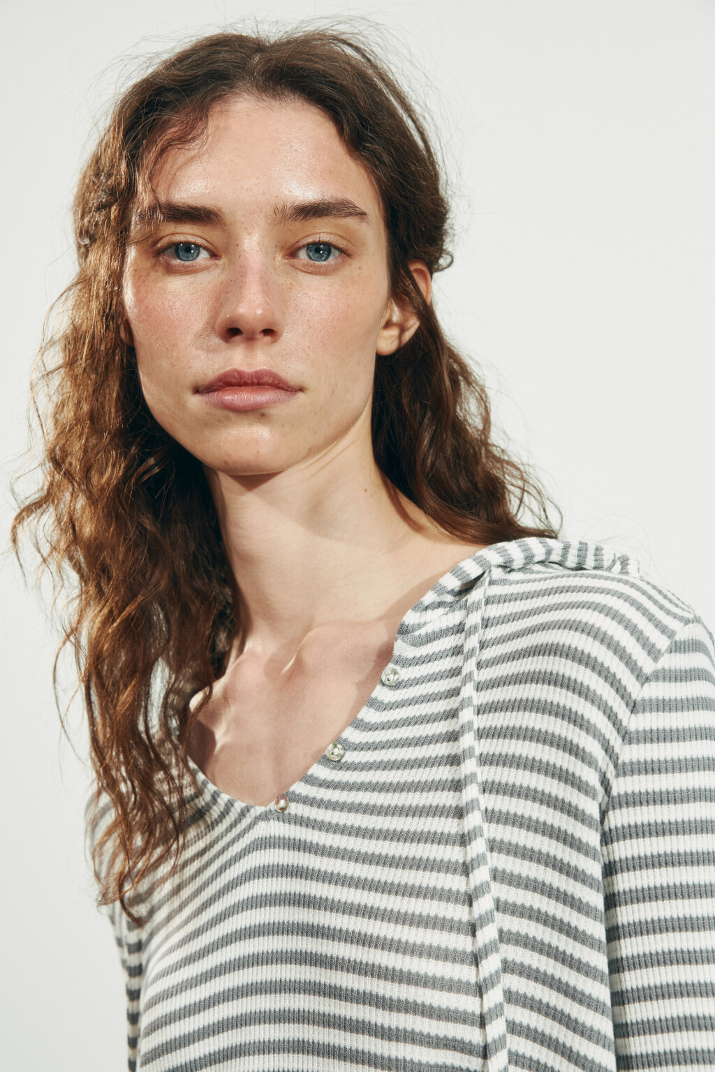 Лонгслив свободный на шнуровке с капюшоном - цвет серый - 7