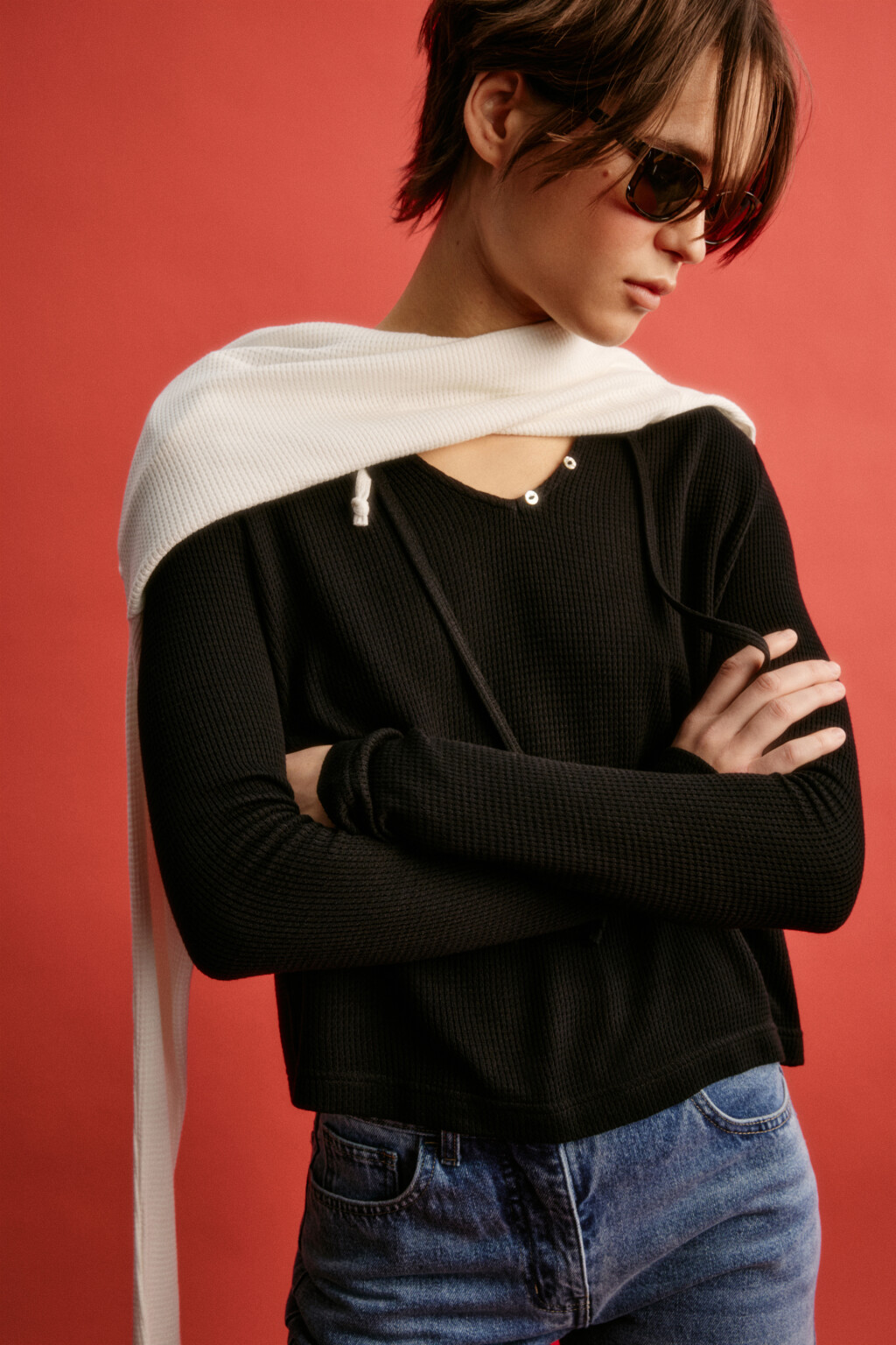 Лонгслив свободный на шнуровке с капюшоном - цвет черный - 1