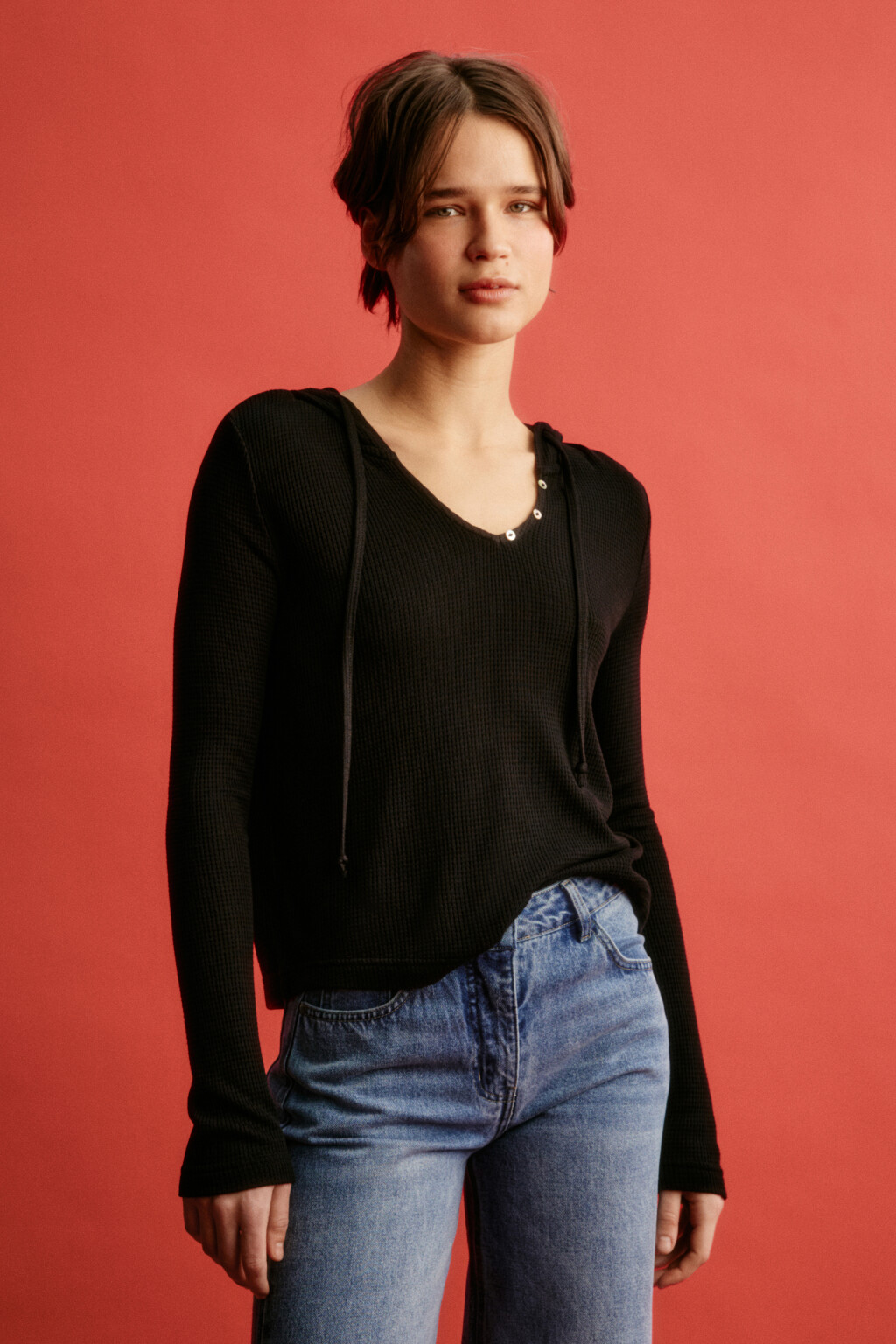 Лонгслив свободный на шнуровке с капюшоном - цвет черный - 2