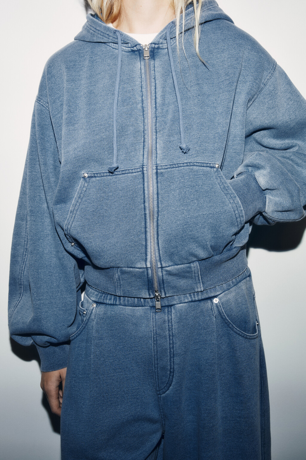 Худи-зипка oversize из футера с имитацией джинсы - цвет синий - 7