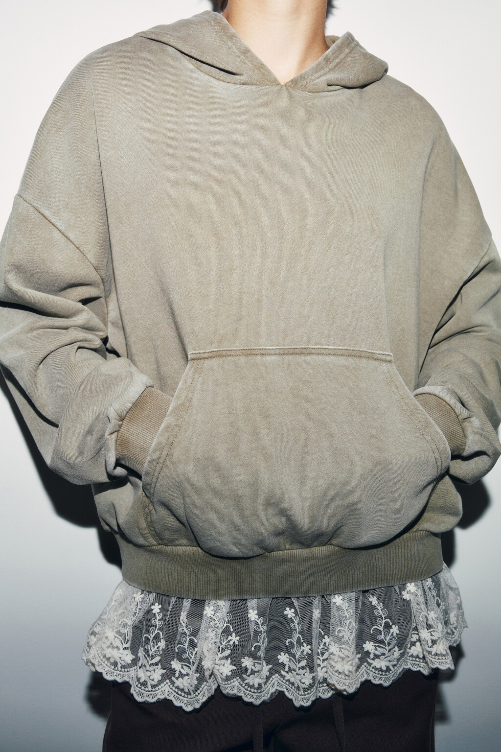 Худи с вареным эффектом и кружевом - цвет зеленый - 6