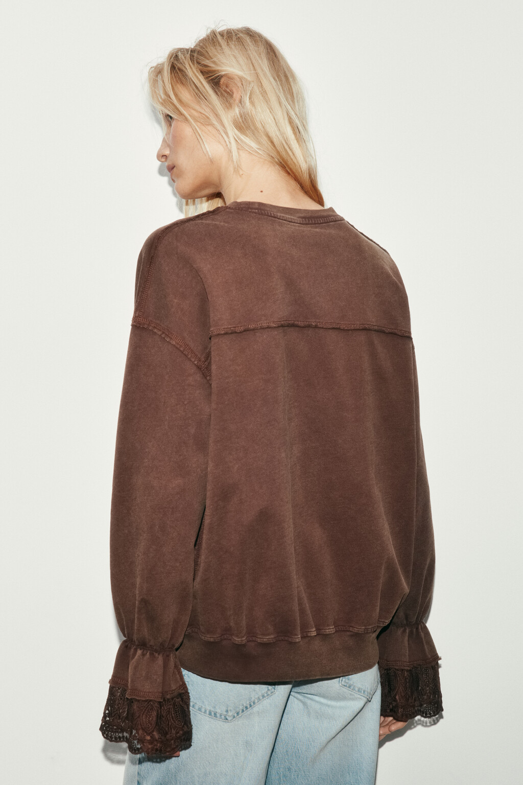 свитшот из футера с кружевными манжетами - цвет коричневый - 3