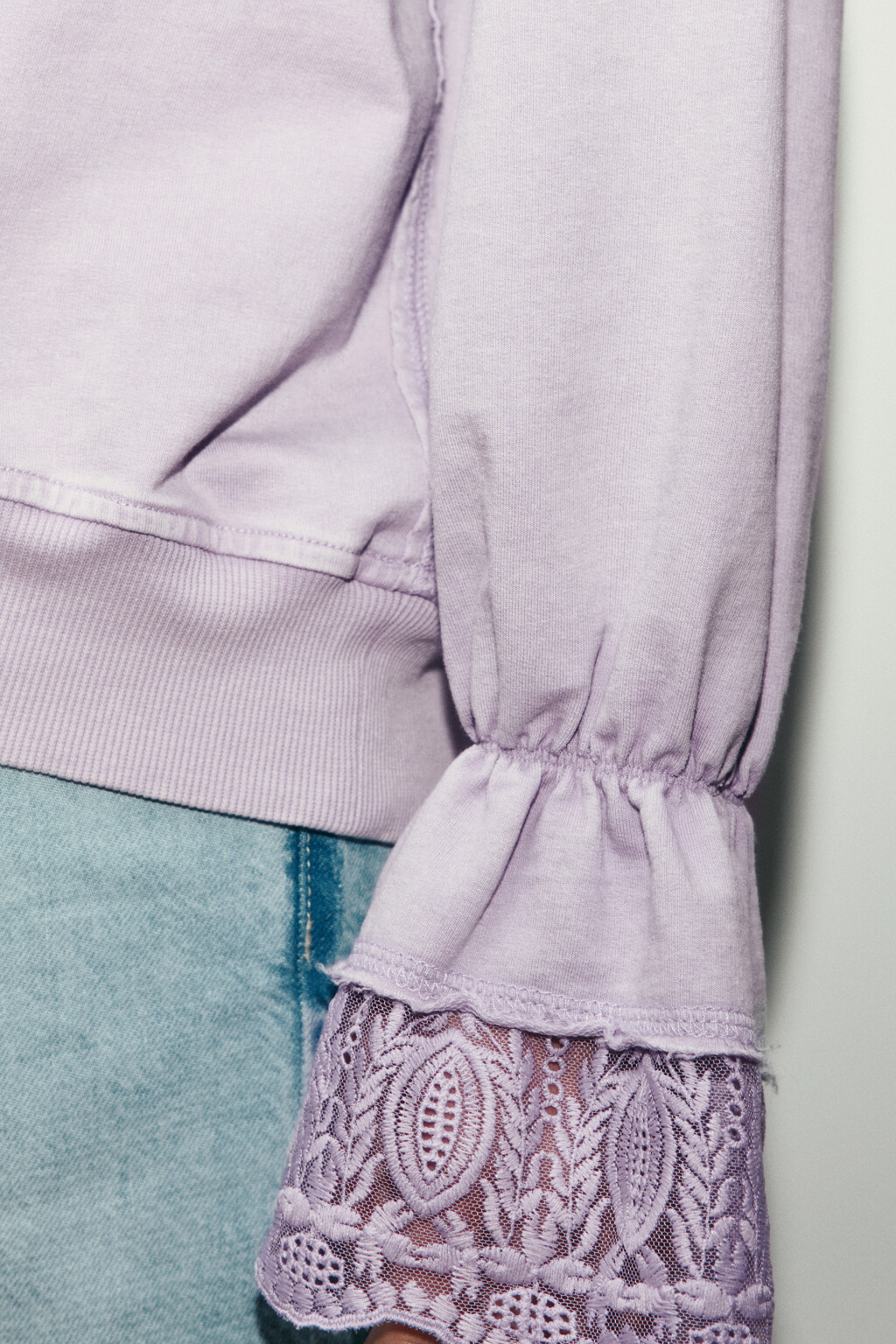 свитшот из футера с кружевными манжетами - цвет сиреневый - 6
