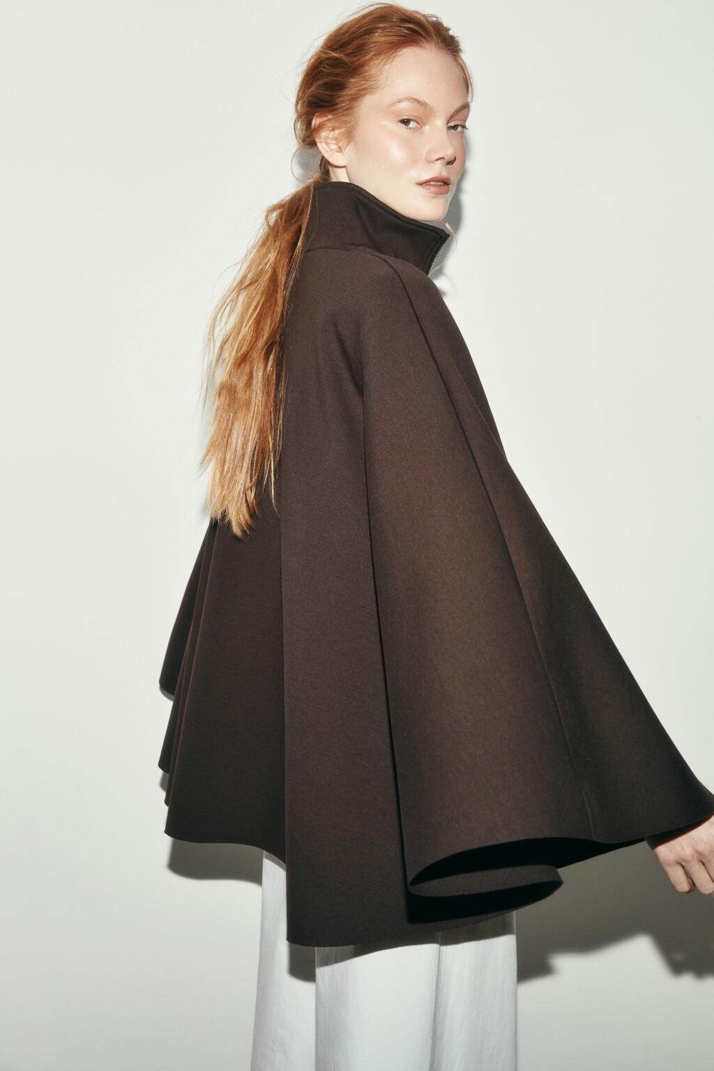 Свитшот-пончо на молнии с воротником-стойкой - цвет коричневый - 1