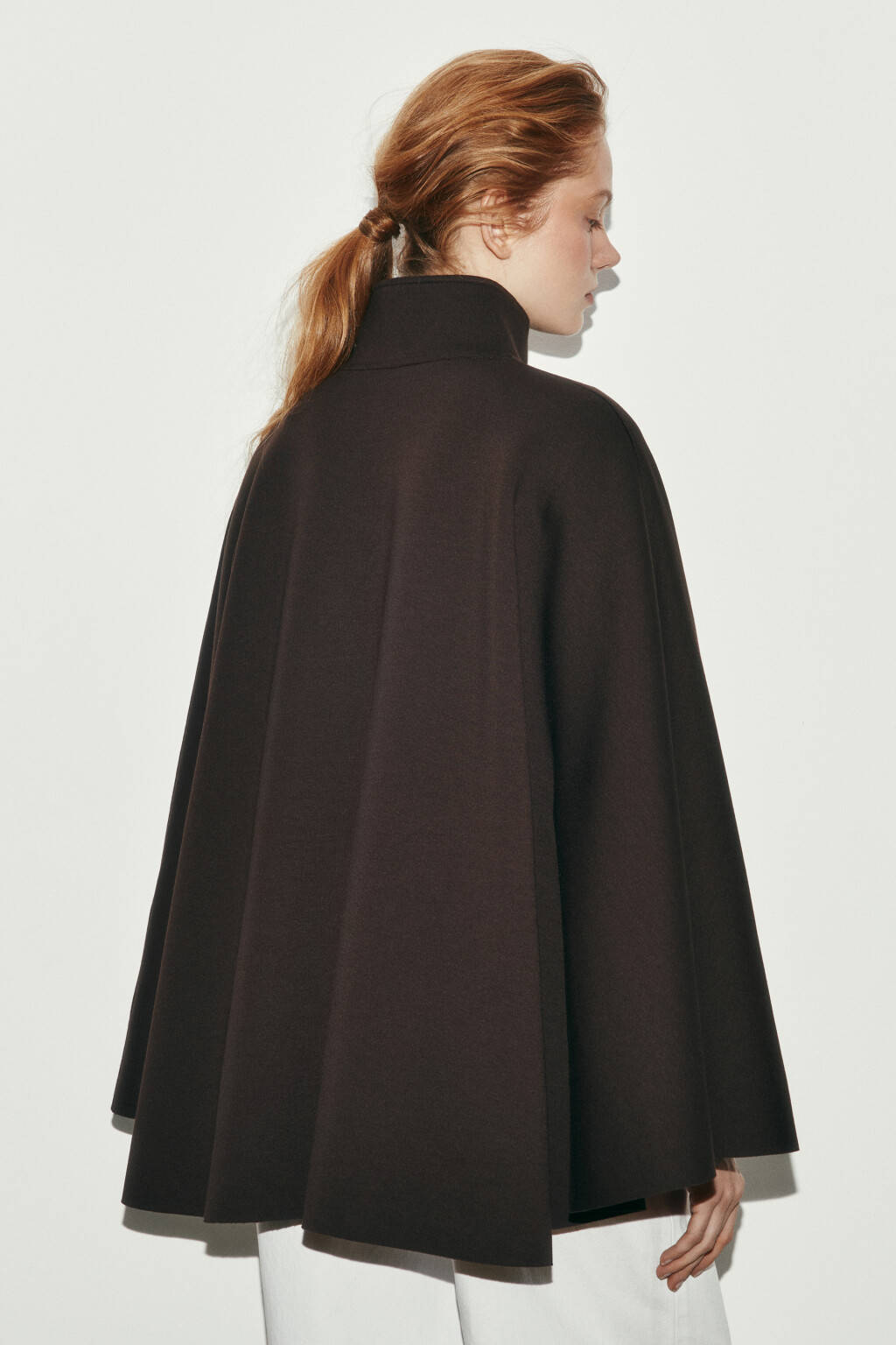 Свитшот-пончо на молнии с воротником-стойкой - цвет коричневый - 4