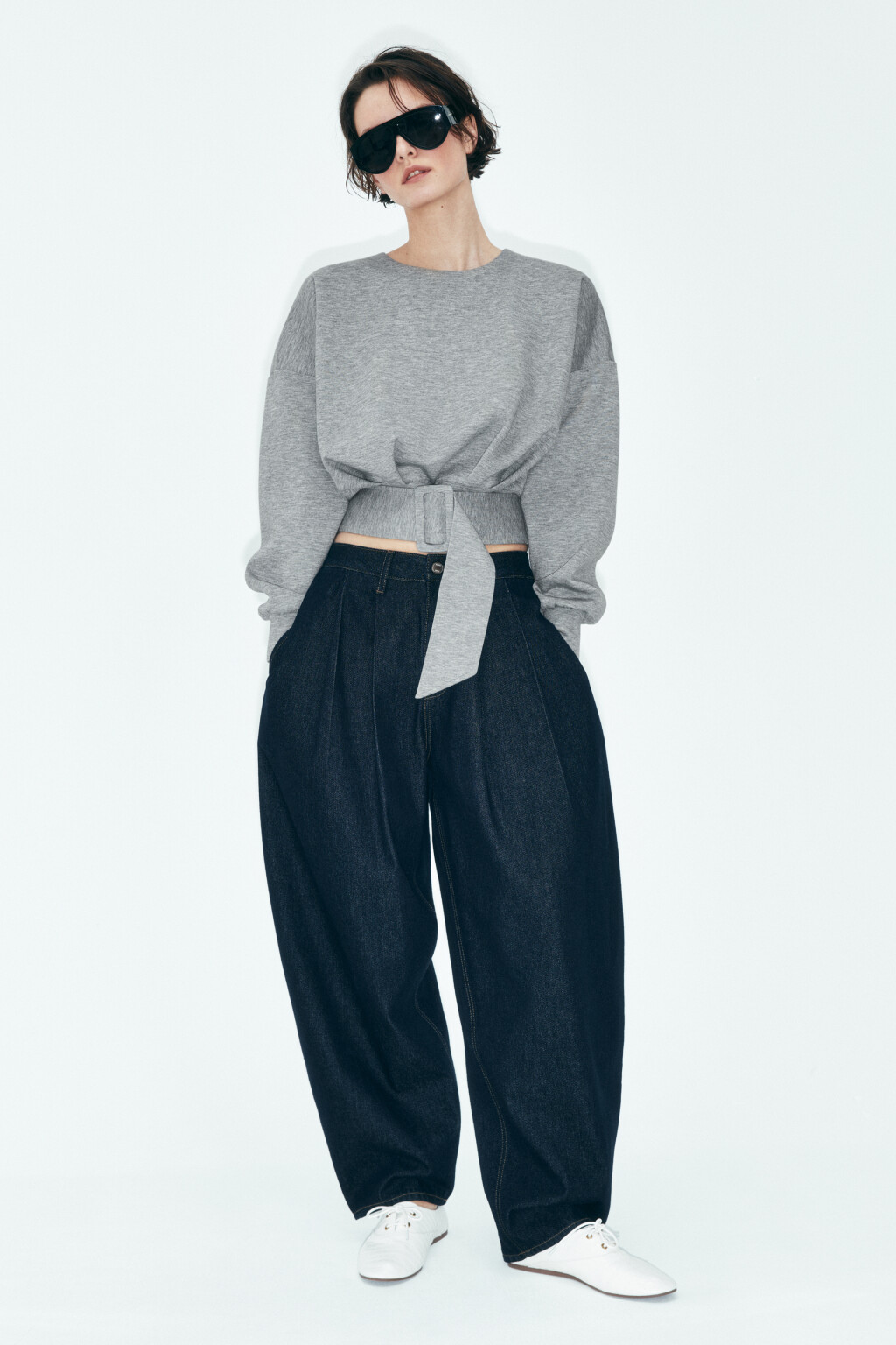 Свитшот укороченный с поясом - цвет серый - 4