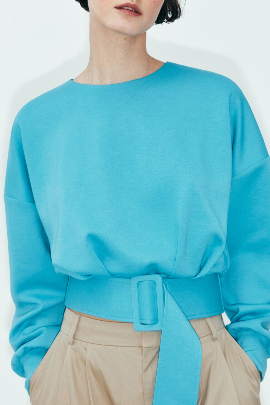 Свитшот укороченный с поясом - цвет голубой - 2