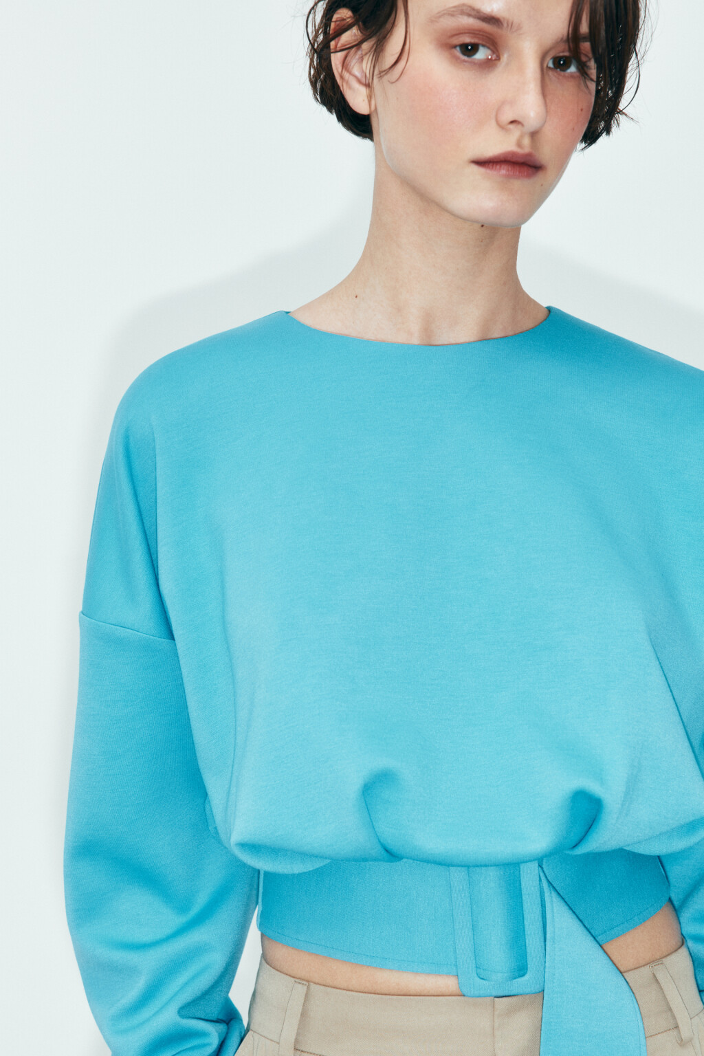 Свитшот укороченный с поясом - цвет голубой - 7