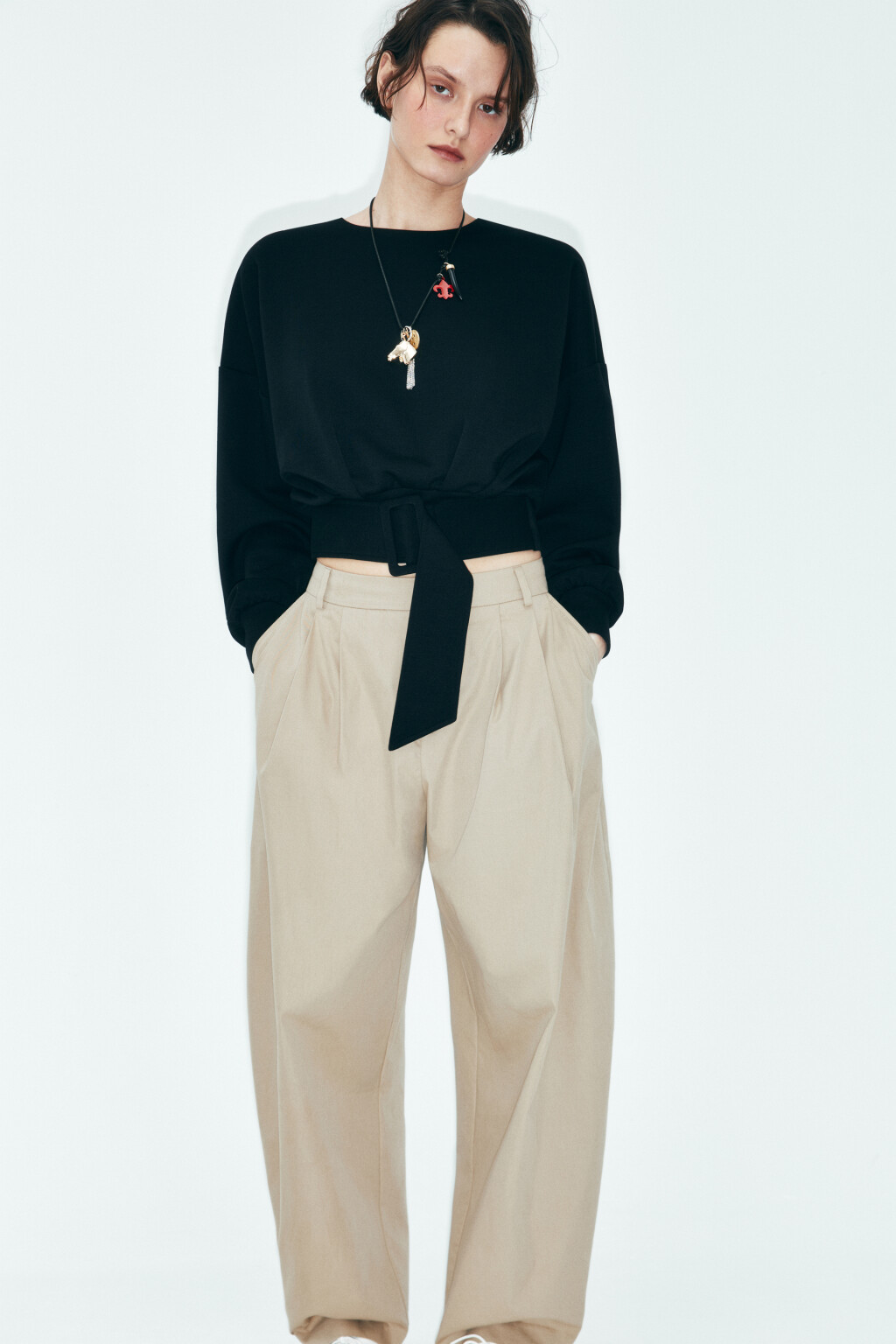 Свитшот укороченный с поясом - цвет черный - 1