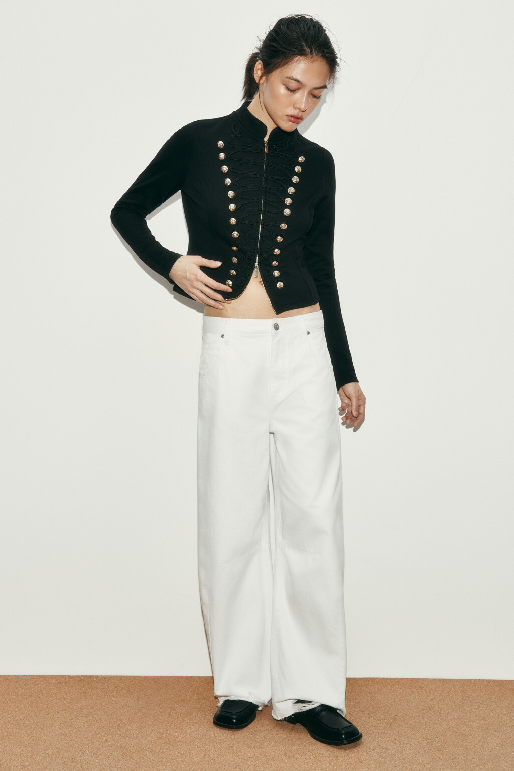 Толстовка на молнии в гусарской стиле с воротником-стойкой - цвет черный - 4