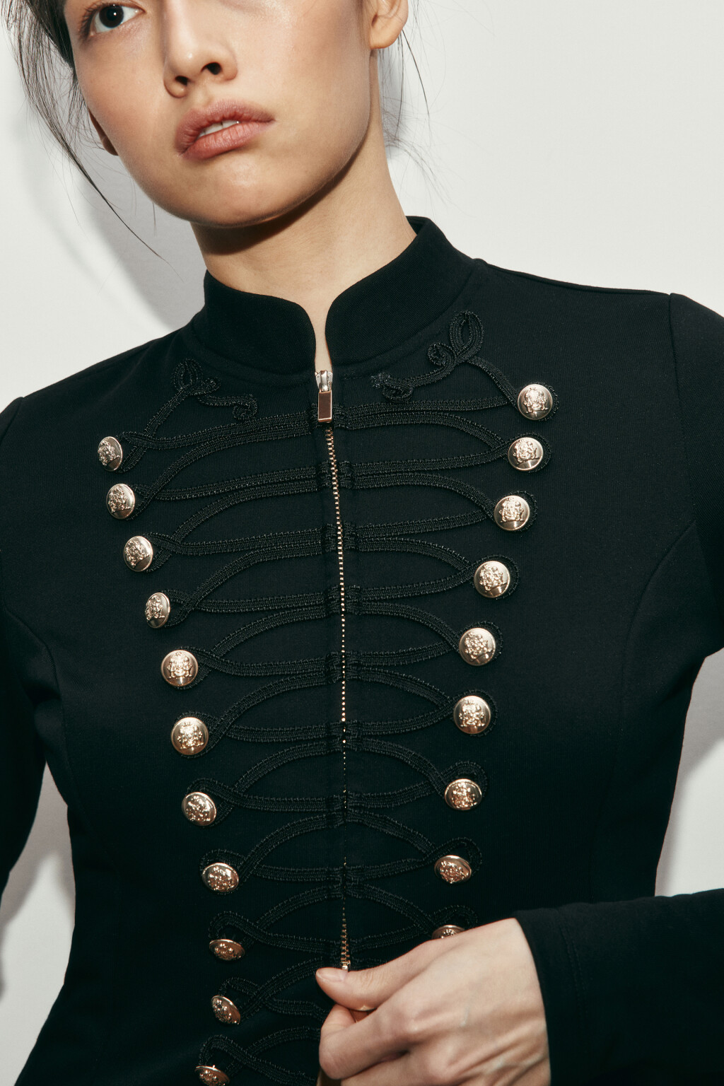 Толстовка на молнии в гусарской стиле с воротником-стойкой - цвет черный - 6