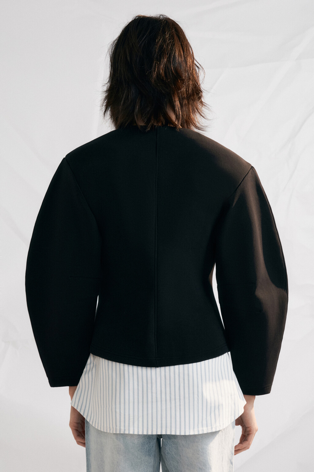 Жакет приталенный с объемными рукавами - цвет черный - 3