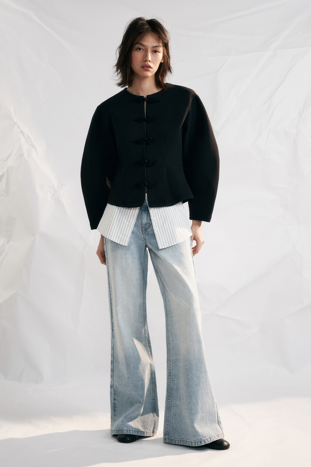 Жакет приталенный с объемными рукавами - цвет черный - 4