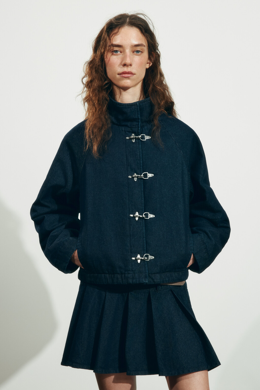 Куртка джинсовая оверсайз с воротником-стойкой - цвет синий - 3