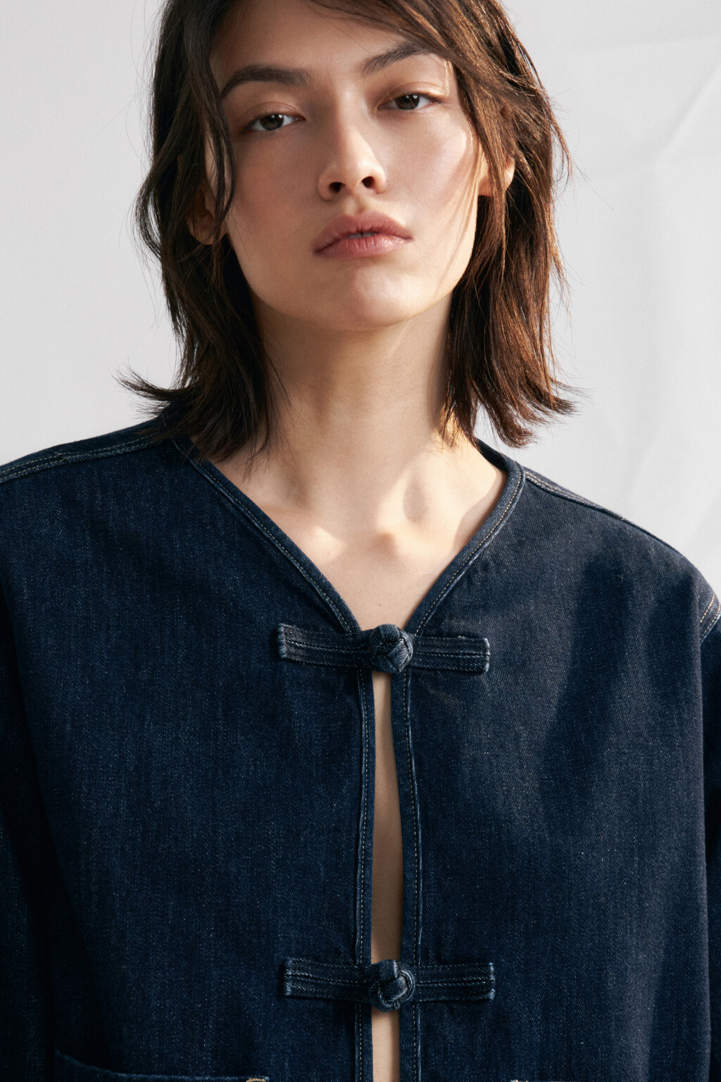 Куртка джинсовая укороченная в китайском стиле - цвет синий - 5