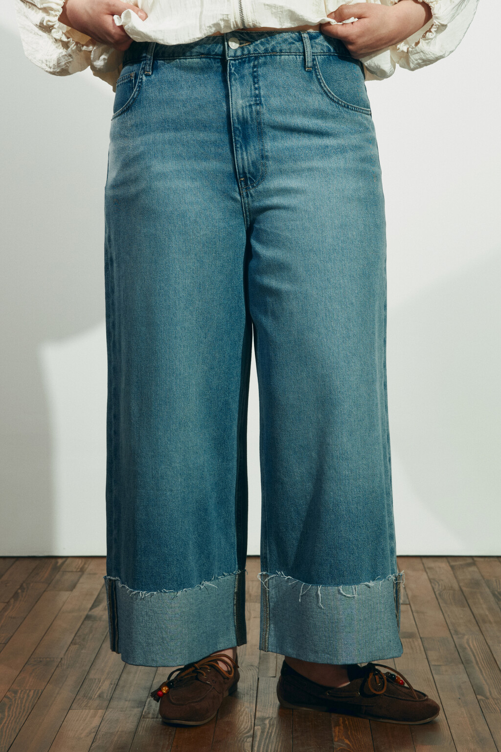 Джинсы wide leg с высокой посадкой укороченные - цвет голубой - 2