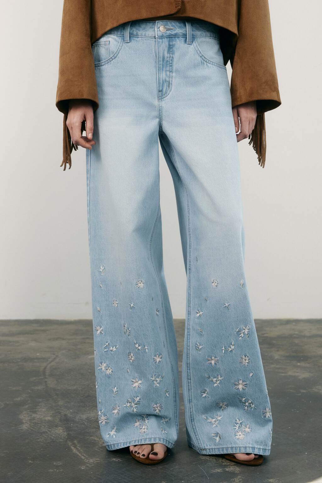 Джинсы wide leg со средней посадкой и вышивкой - цвет голубой - 4