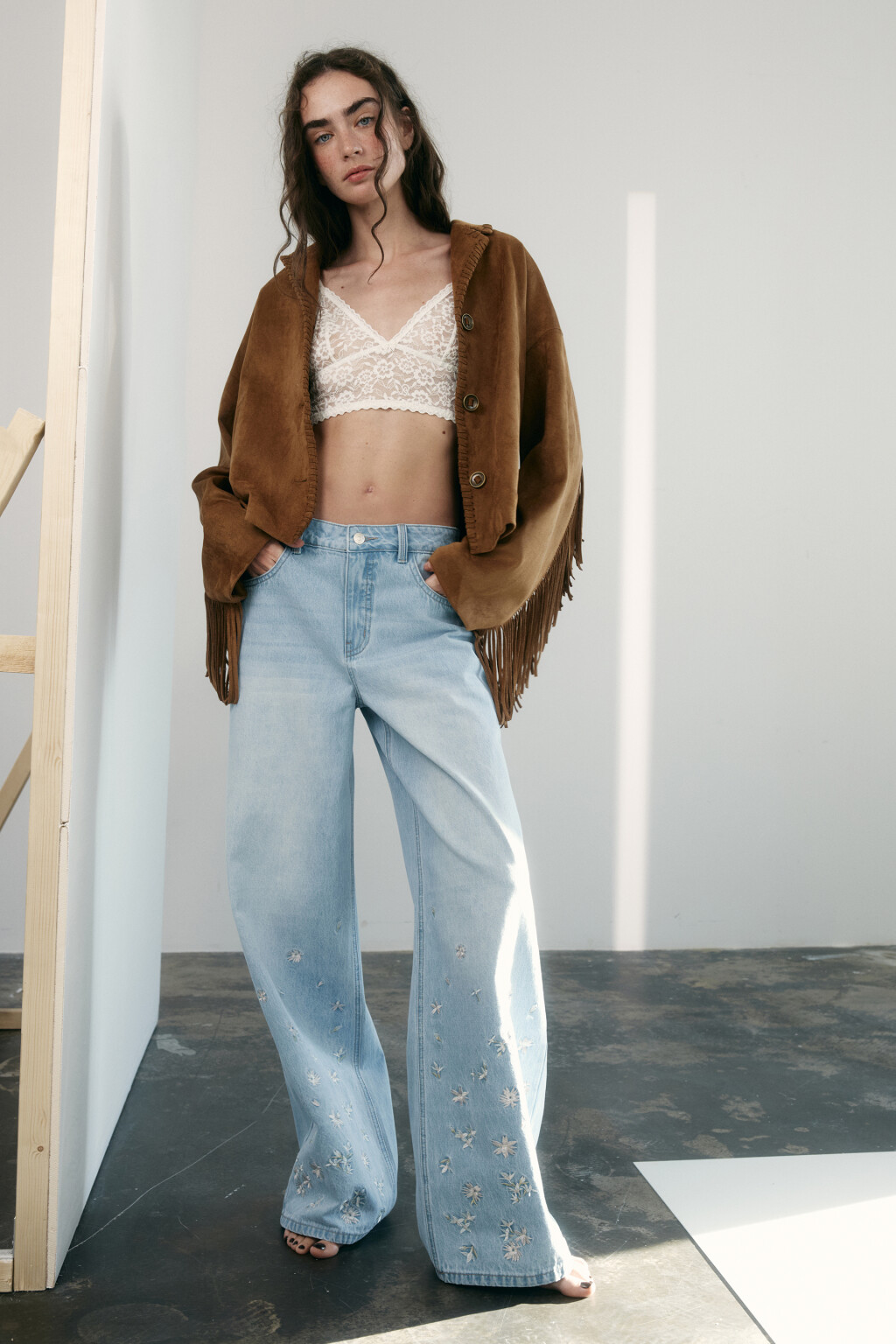 Джинсы wide leg со средней посадкой и вышивкой - цвет голубой - 6
