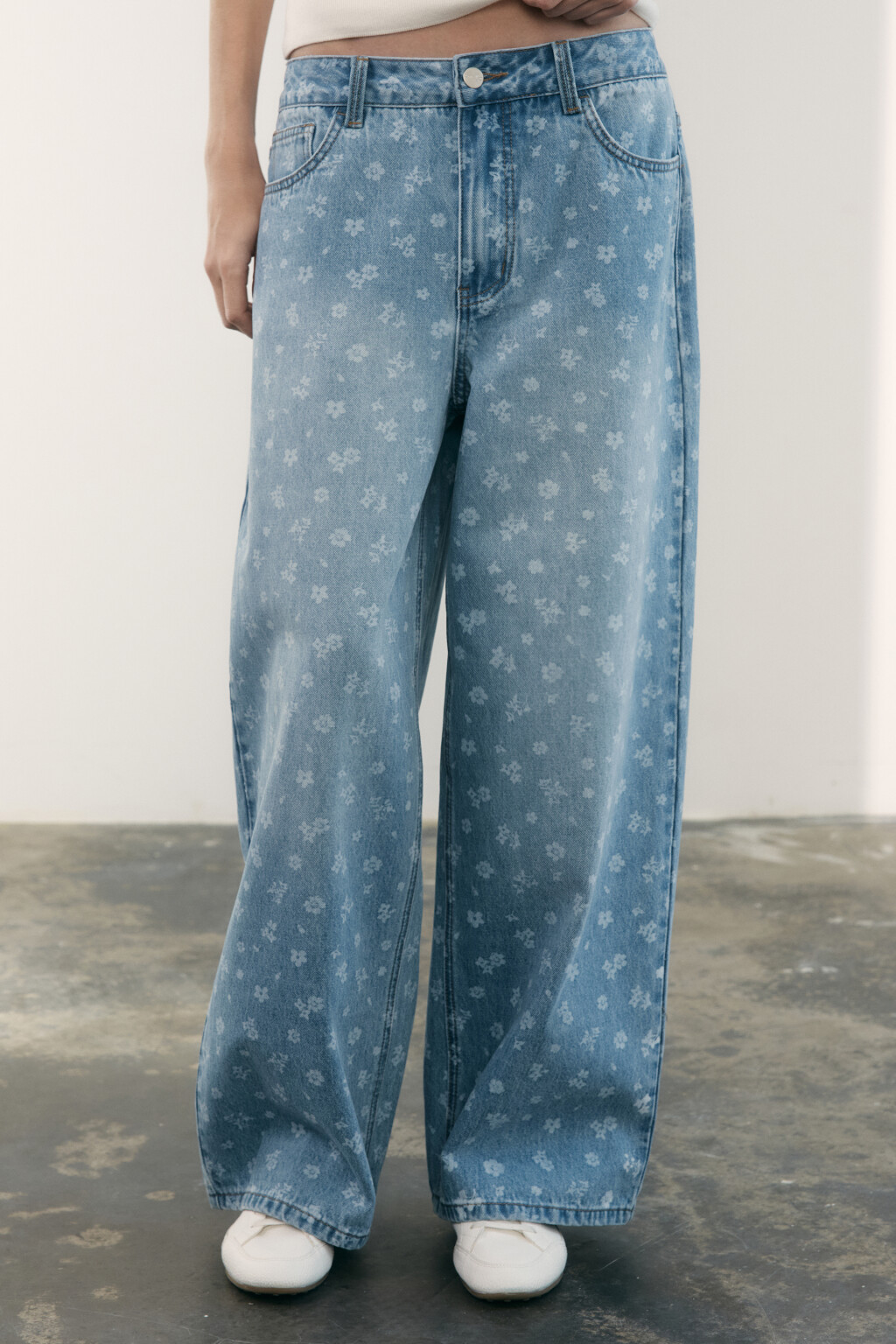 Джинсы baggy fit со средней посадкой и принтом - цвет голубой - 3