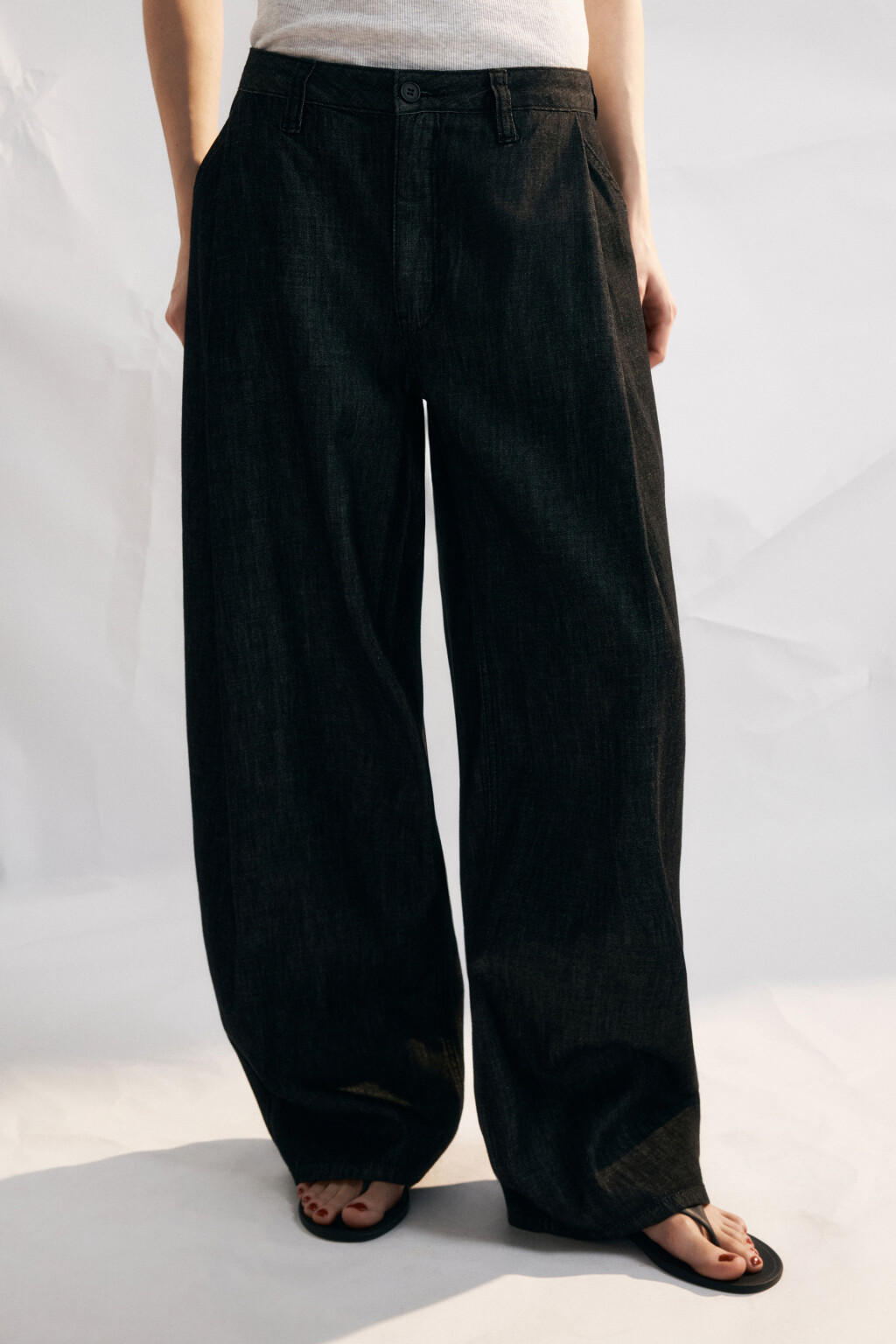 Джинсы-баллоны со средней посадкой и складками - цвет черный - 3