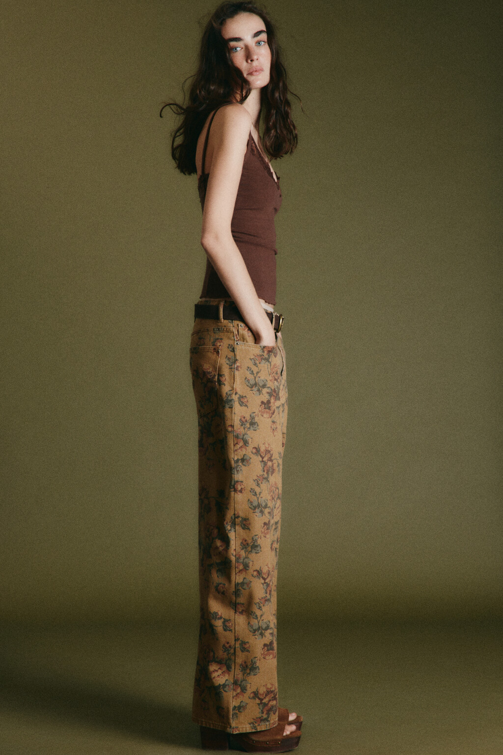 Джинсы baggy fit со средней посадкой и цветочным принтом - цвет бежевый - 1