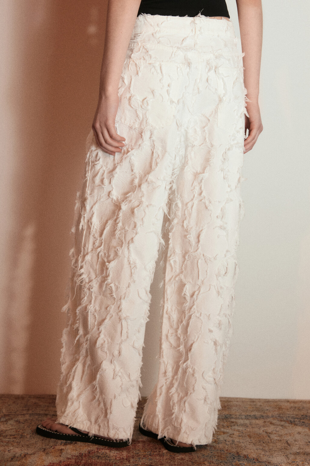 Джинсы багги со средней посадкой и рваными элементами - цвет белый - 4