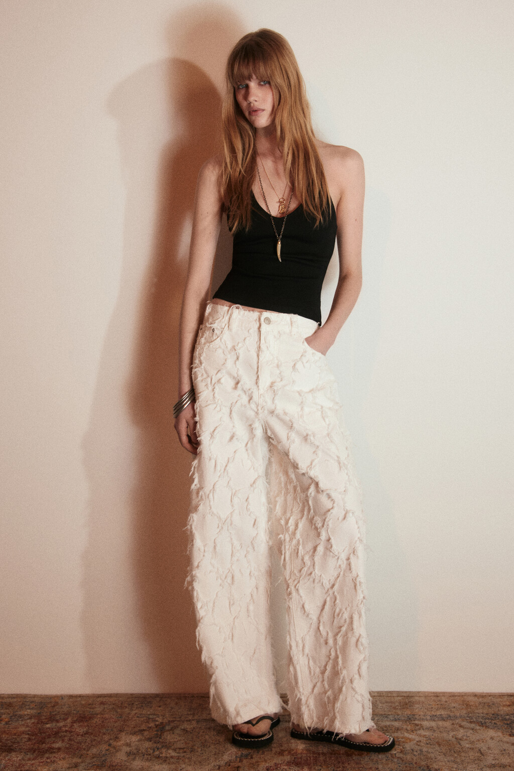 Джинсы багги со средней посадкой и рваными элементами - цвет белый - 5