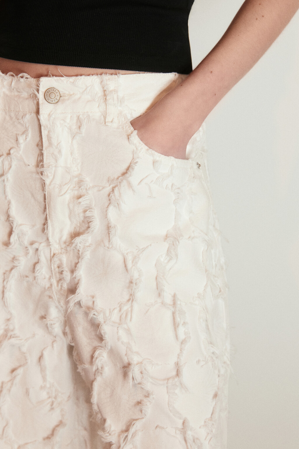 Джинсы багги со средней посадкой и рваными элементами - цвет белый - 6