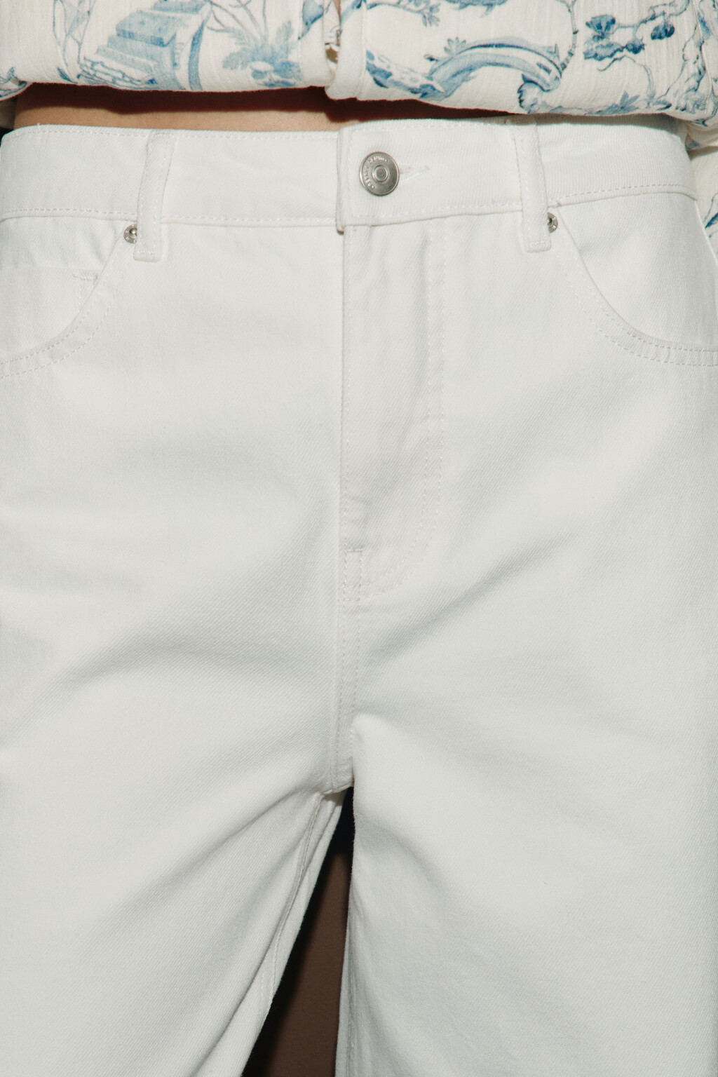 Джинсы широкие со средней посадкой - цвет белый - 5