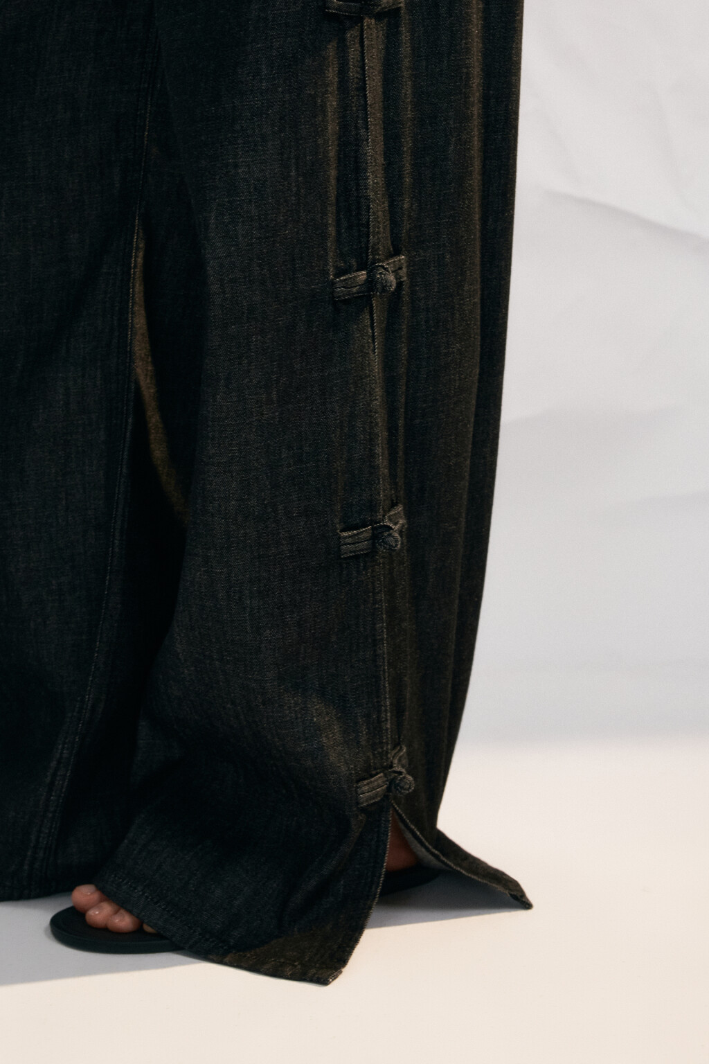 Джинсы широкие со средней посадкой в китайском стиле - цвет черный - 7