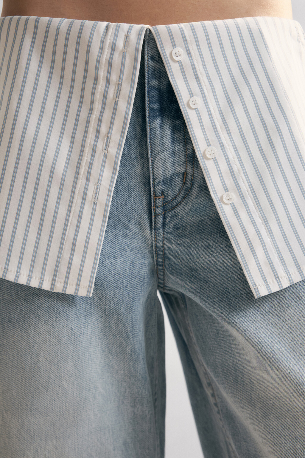 Брюки клеш со средней посадкой и имитацией рубашки - цвет голубой - 6