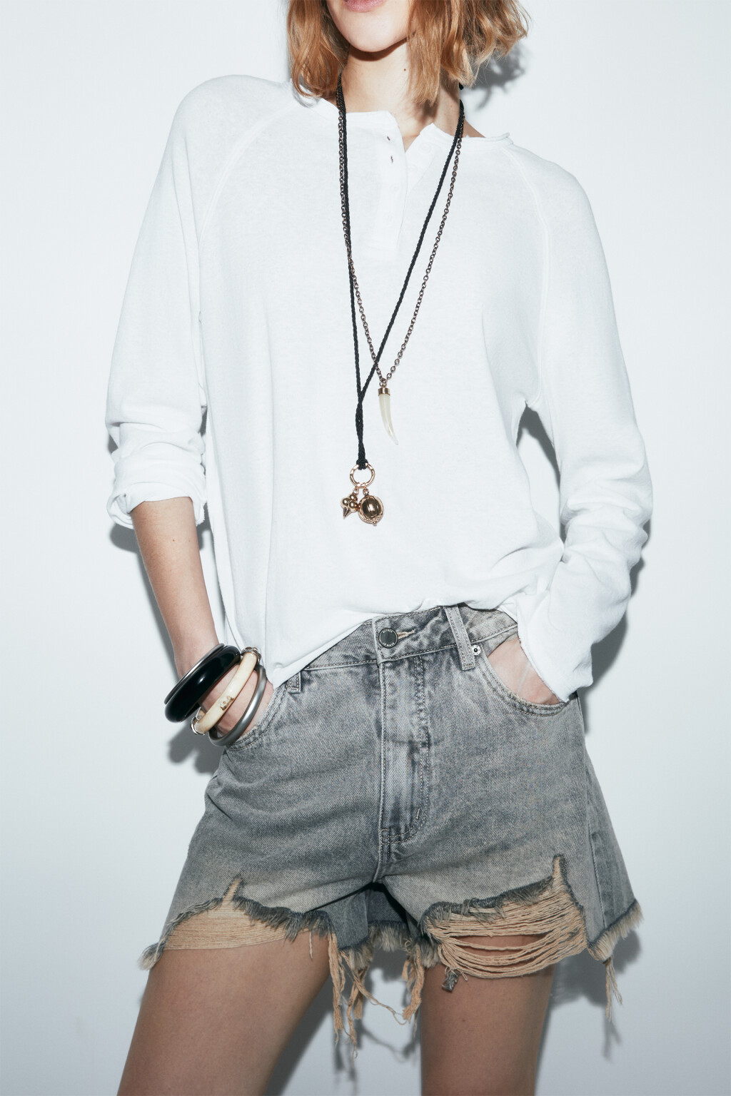 Шорты джинсовые с высокой посадкой короткие рваные - цвет серый - 2