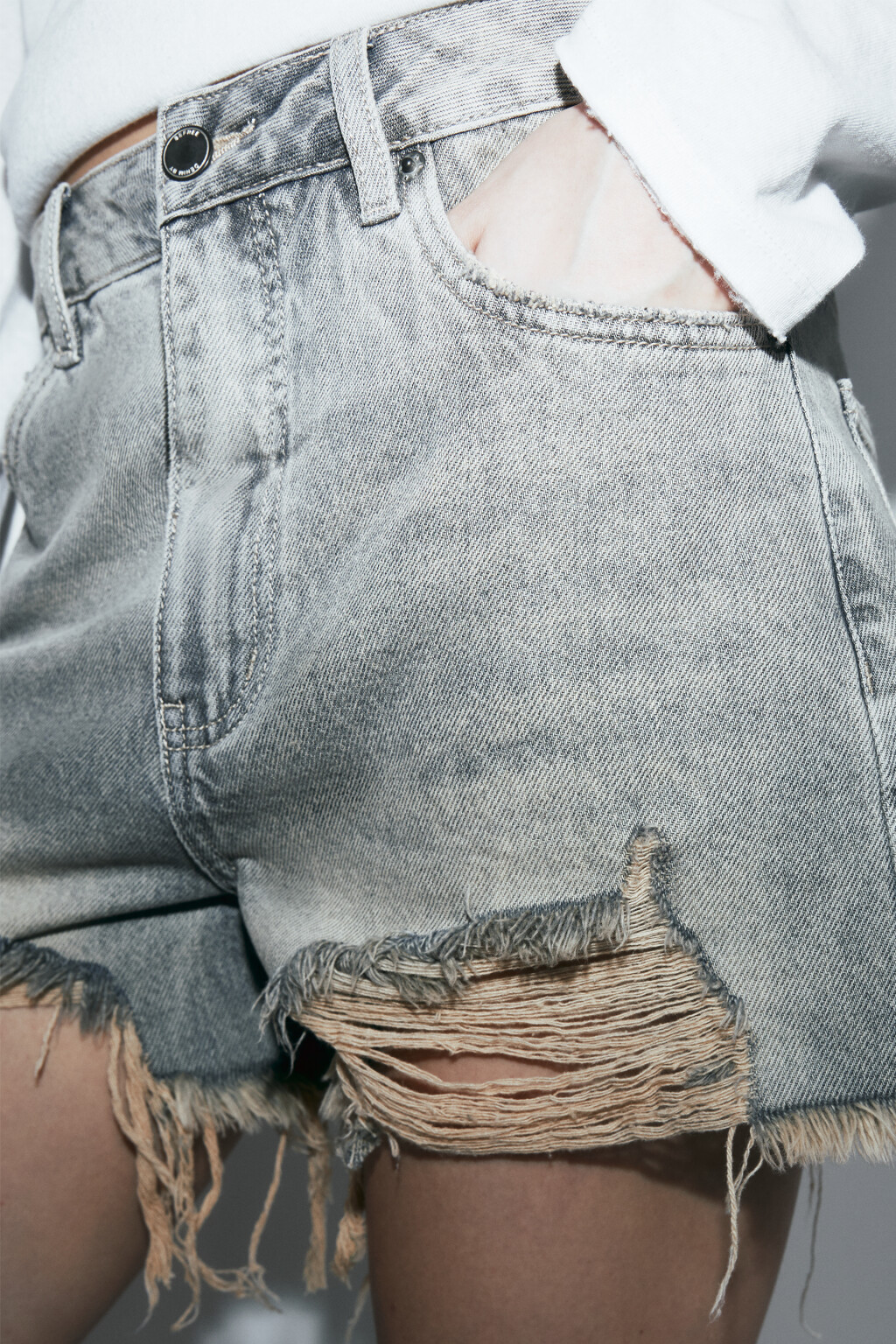 Шорты джинсовые с высокой посадкой короткие рваные - цвет серый - 7