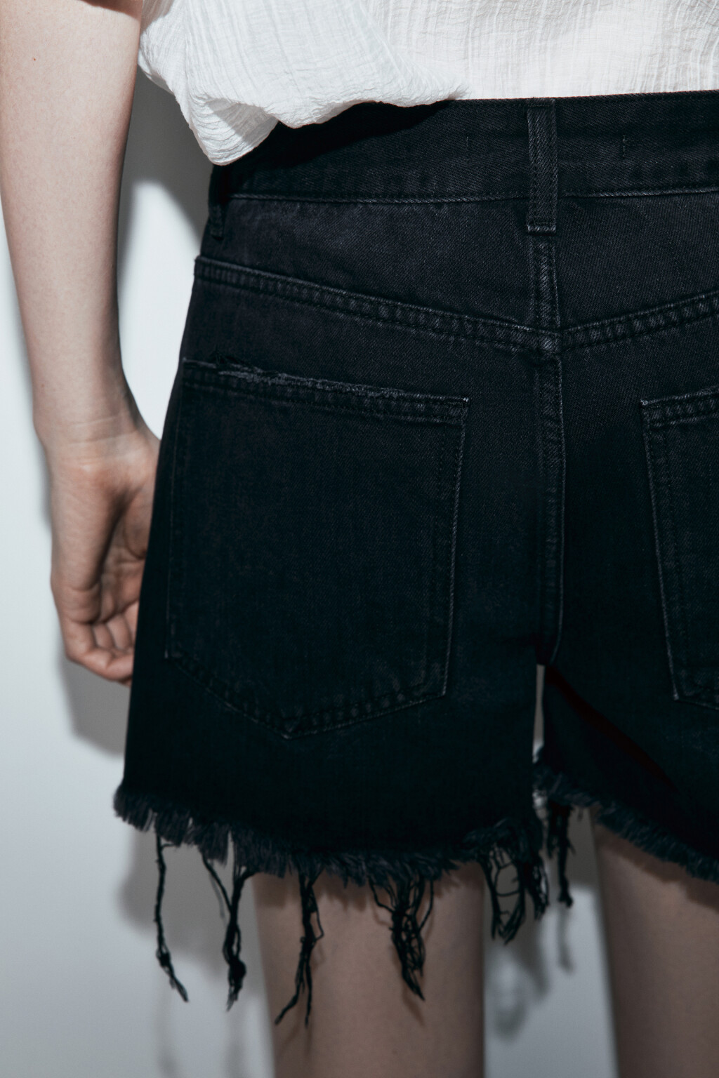 Шорты джинсовые с высокой посадкой короткие рваные - цвет черный - 8