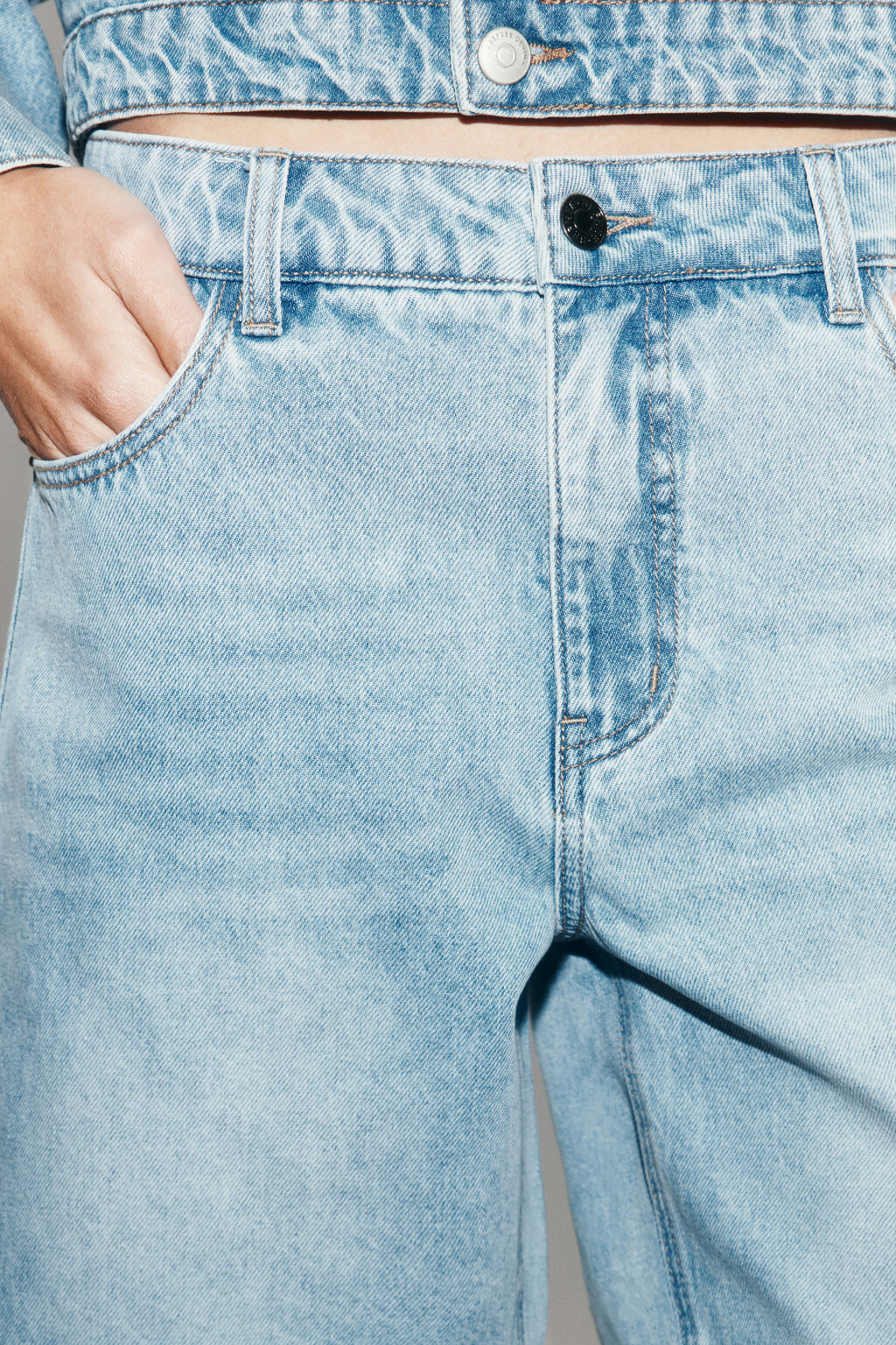 Шорты джинсовые со средней посадкой - цвет голубой - 5