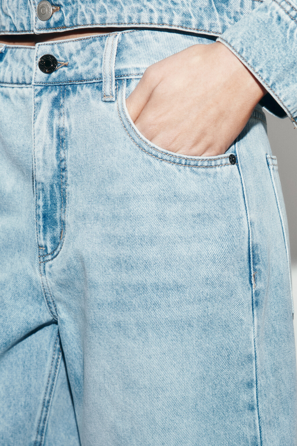 Шорты джинсовые со средней посадкой - цвет голубой - 6