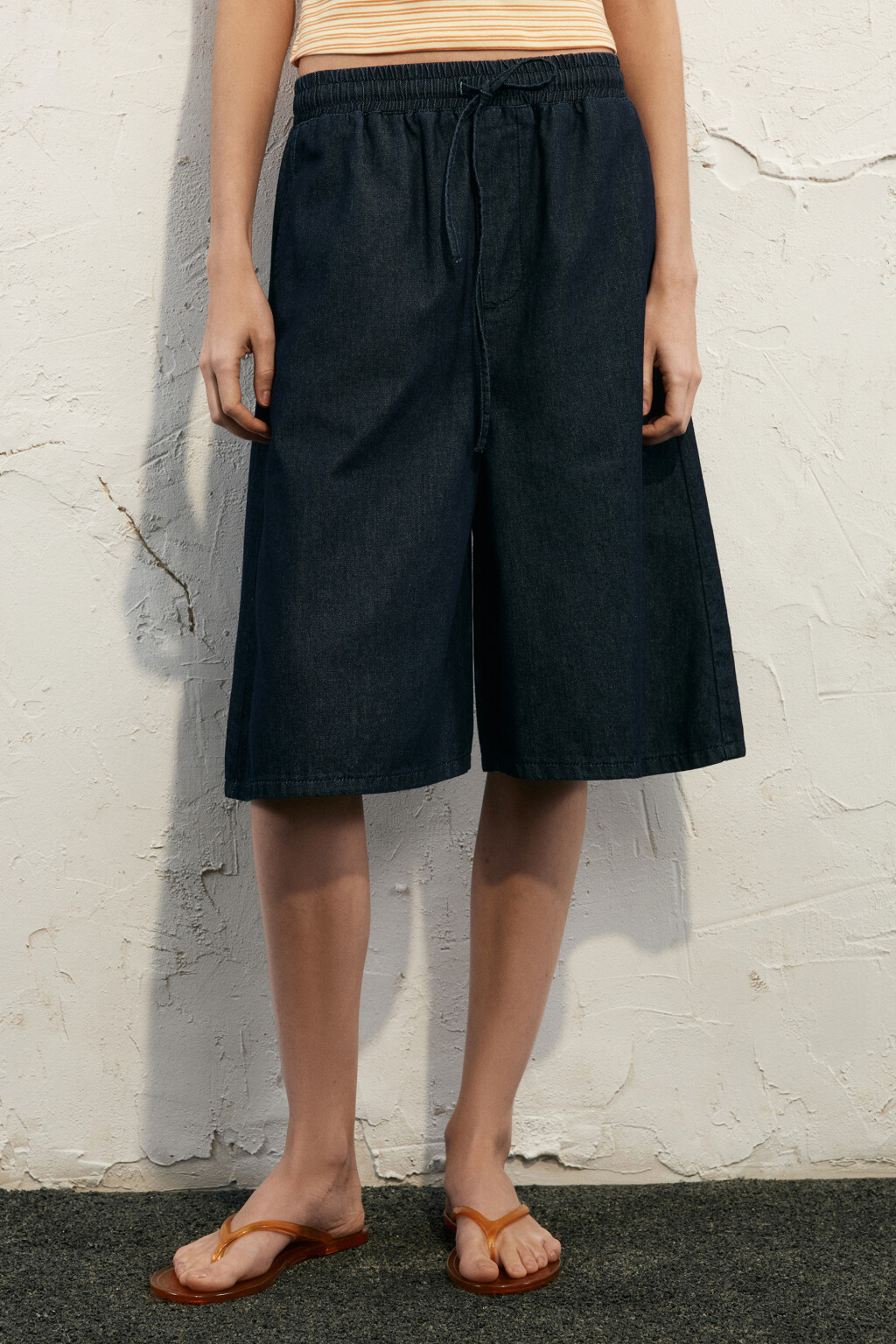 брюки (бермуды) джинсовые женские - цвет синий - 2