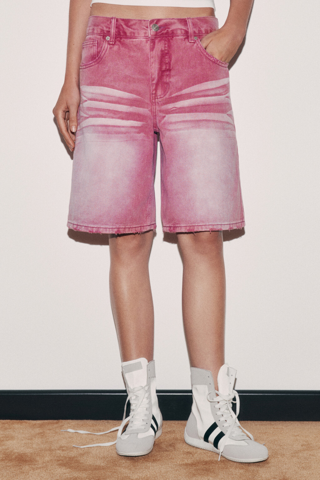 Шорты джинсовые с низкой посадкой - цвет розовый - 3