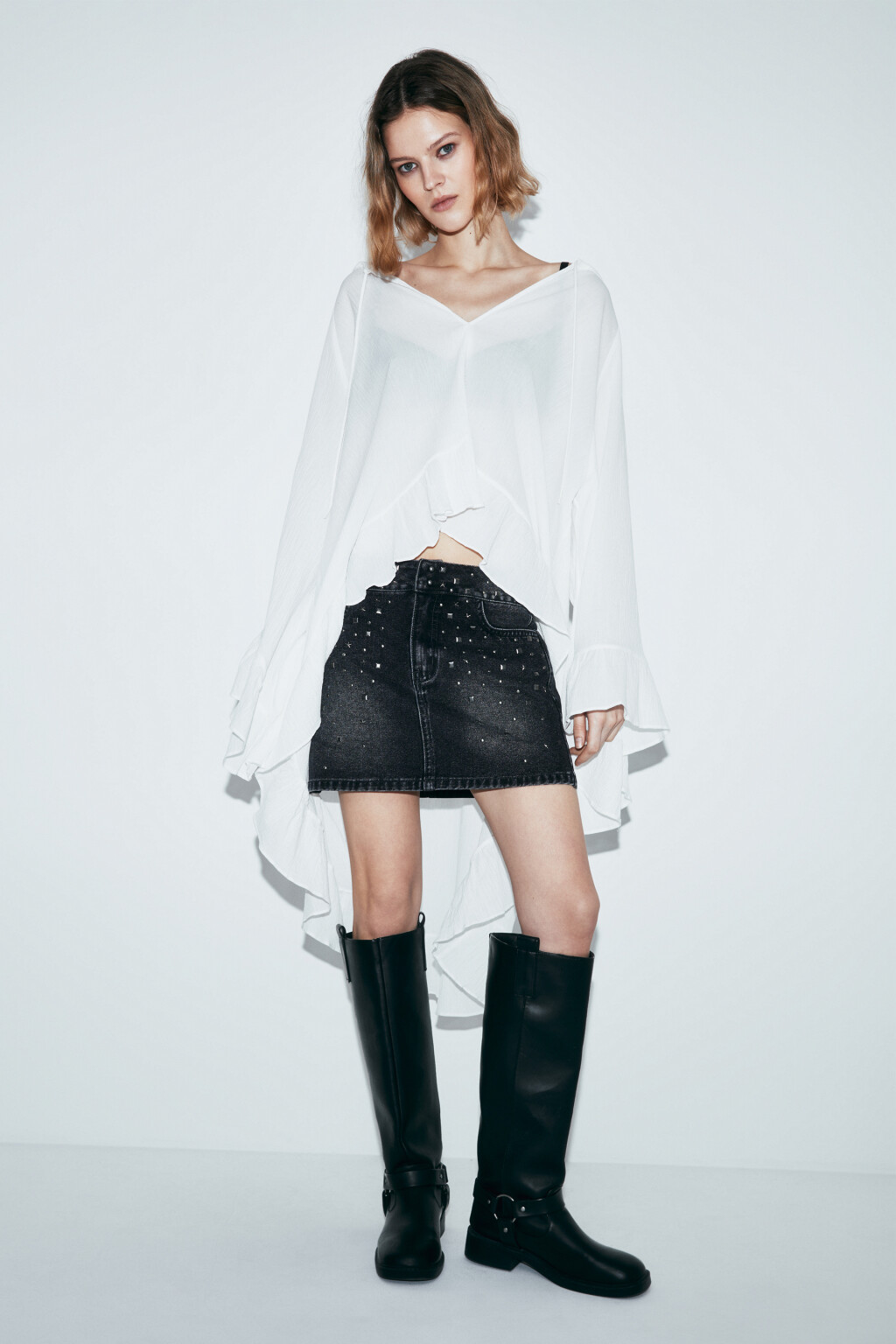 Юбка-трапеция мини джинсовая с заклепками - цвет серый - 4