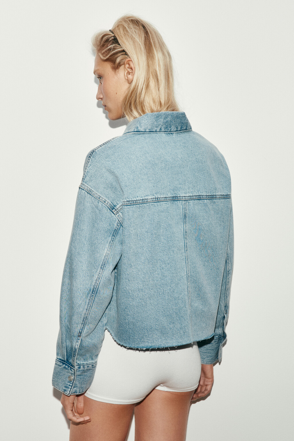 Рубашка джинсовая укороченная - цвет голубой - 3