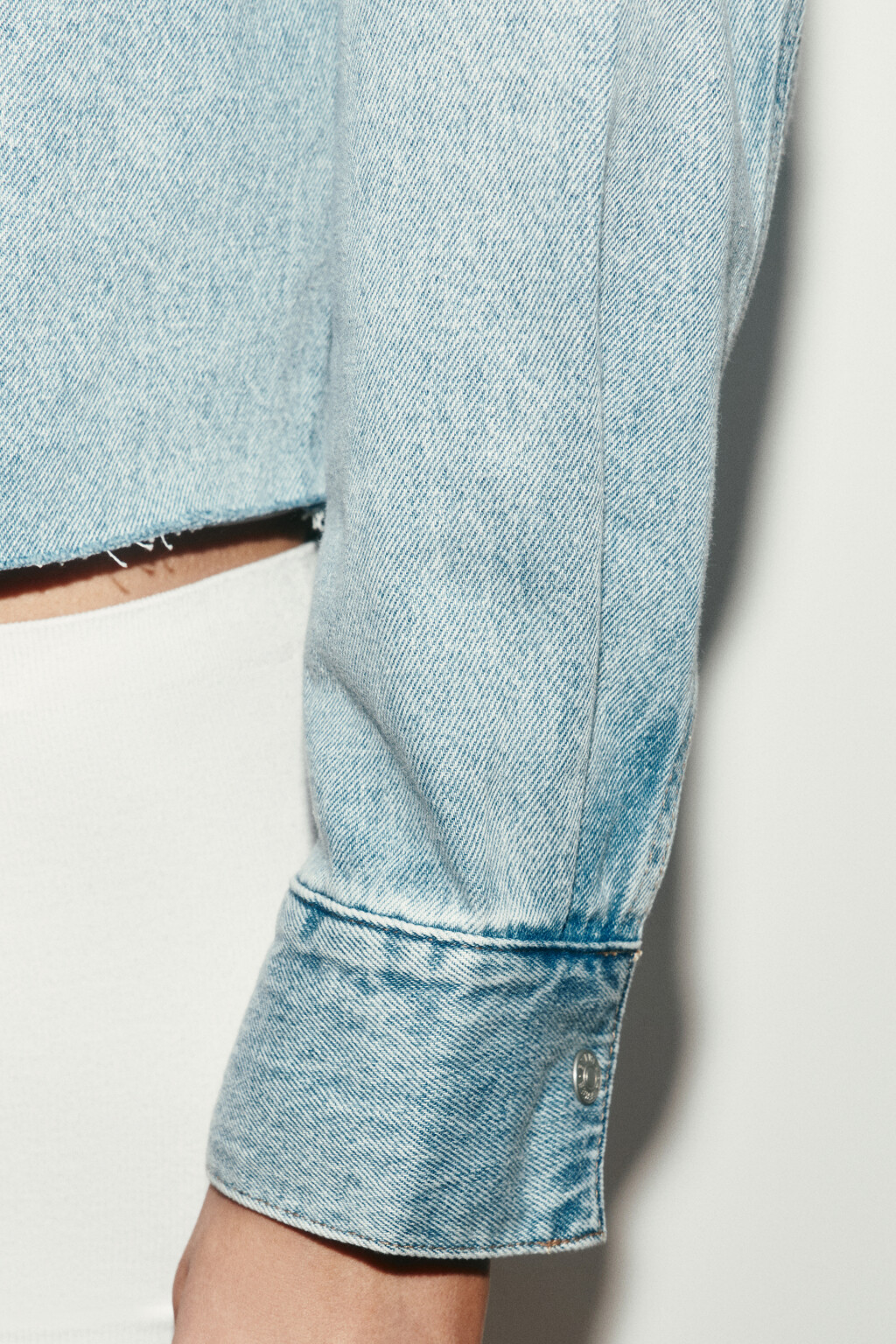Рубашка джинсовая укороченная - цвет голубой - 6