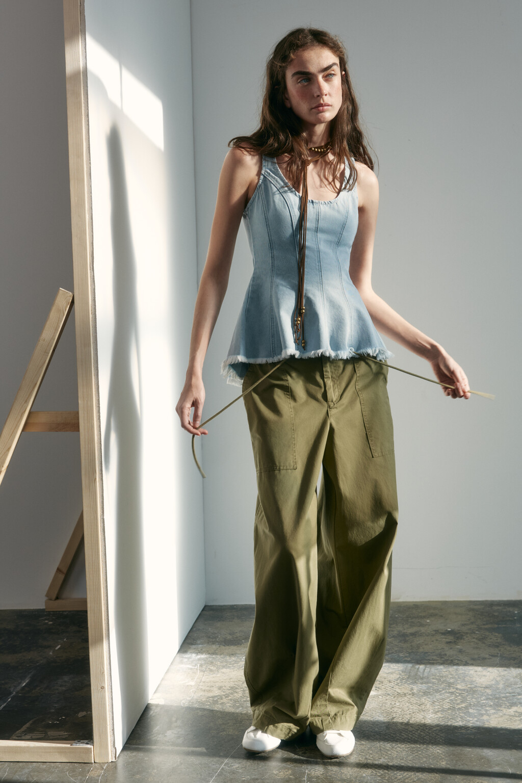 Блузка-топ джинсовая - цвет голубой - 5