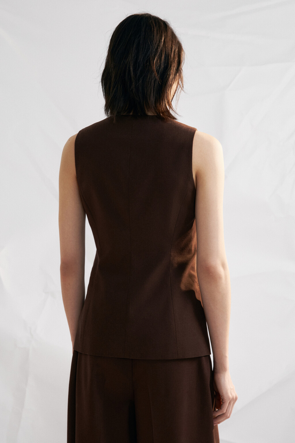 Жилет костюмный приталенный со льном - цвет коричневый - 3