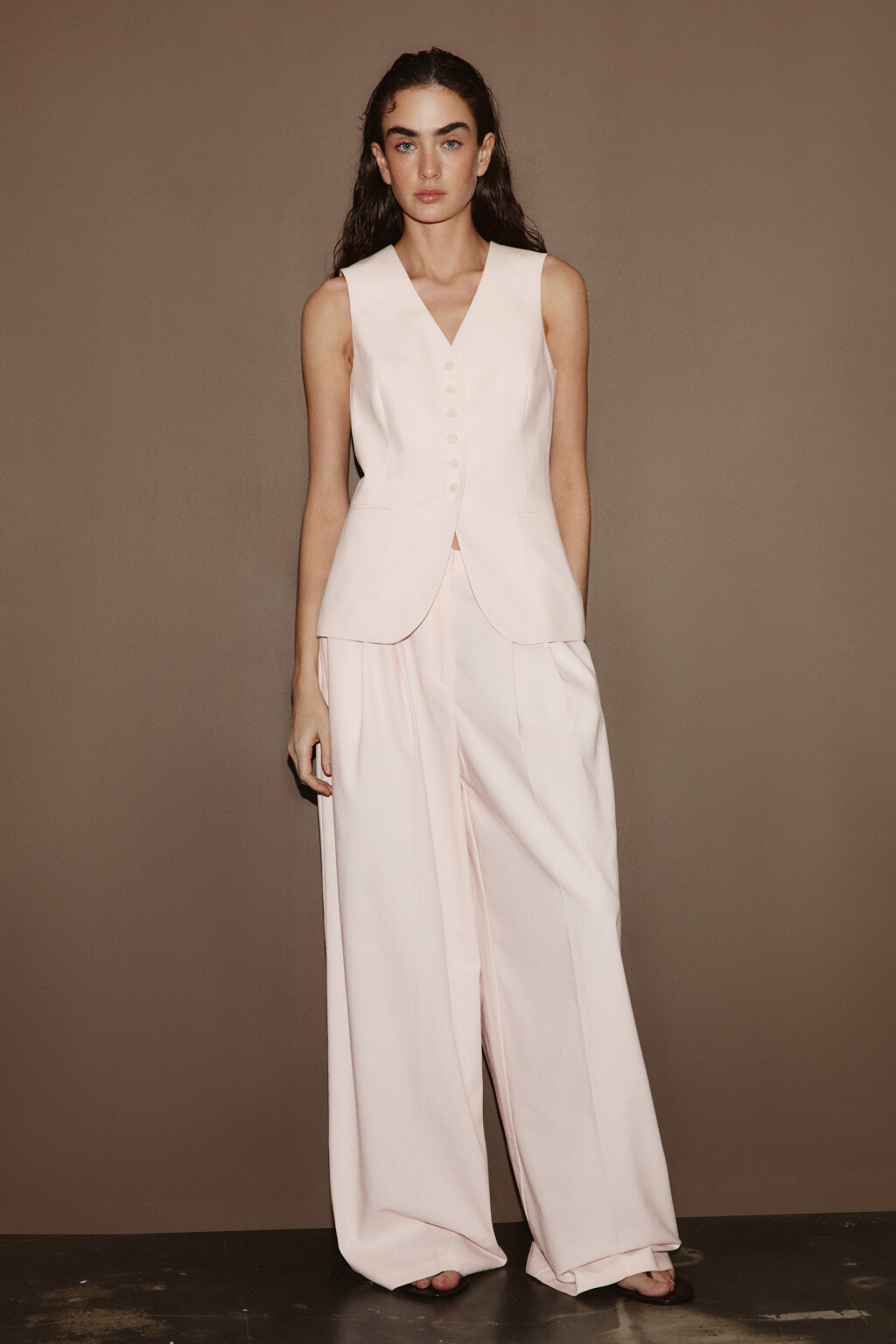 Жилет костюмный приталенный со льном - цвет розовый - 4