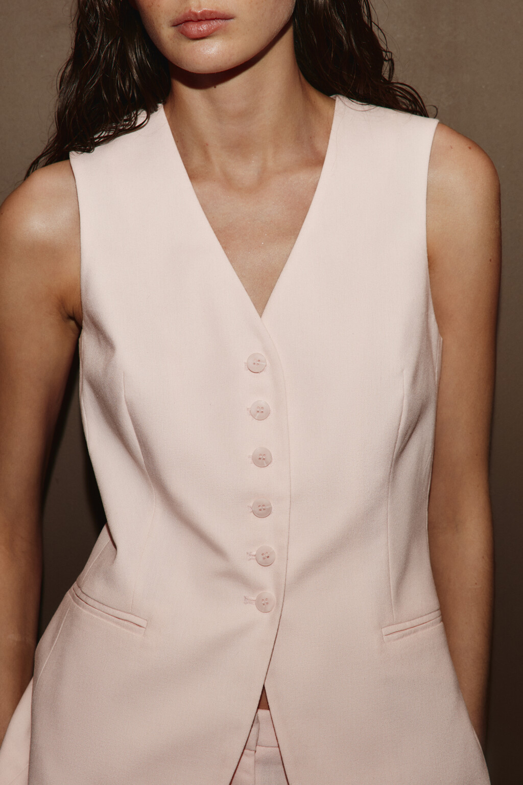 Жилет костюмный приталенный со льном - цвет розовый - 5