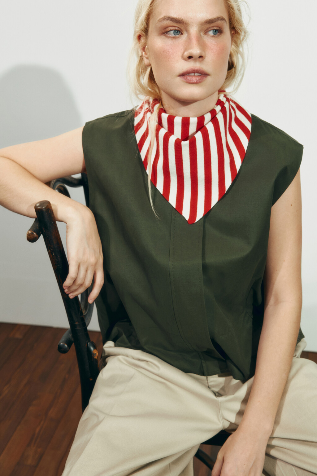 Жилет на молнии с круглым вырезом - цвет зеленый - 1