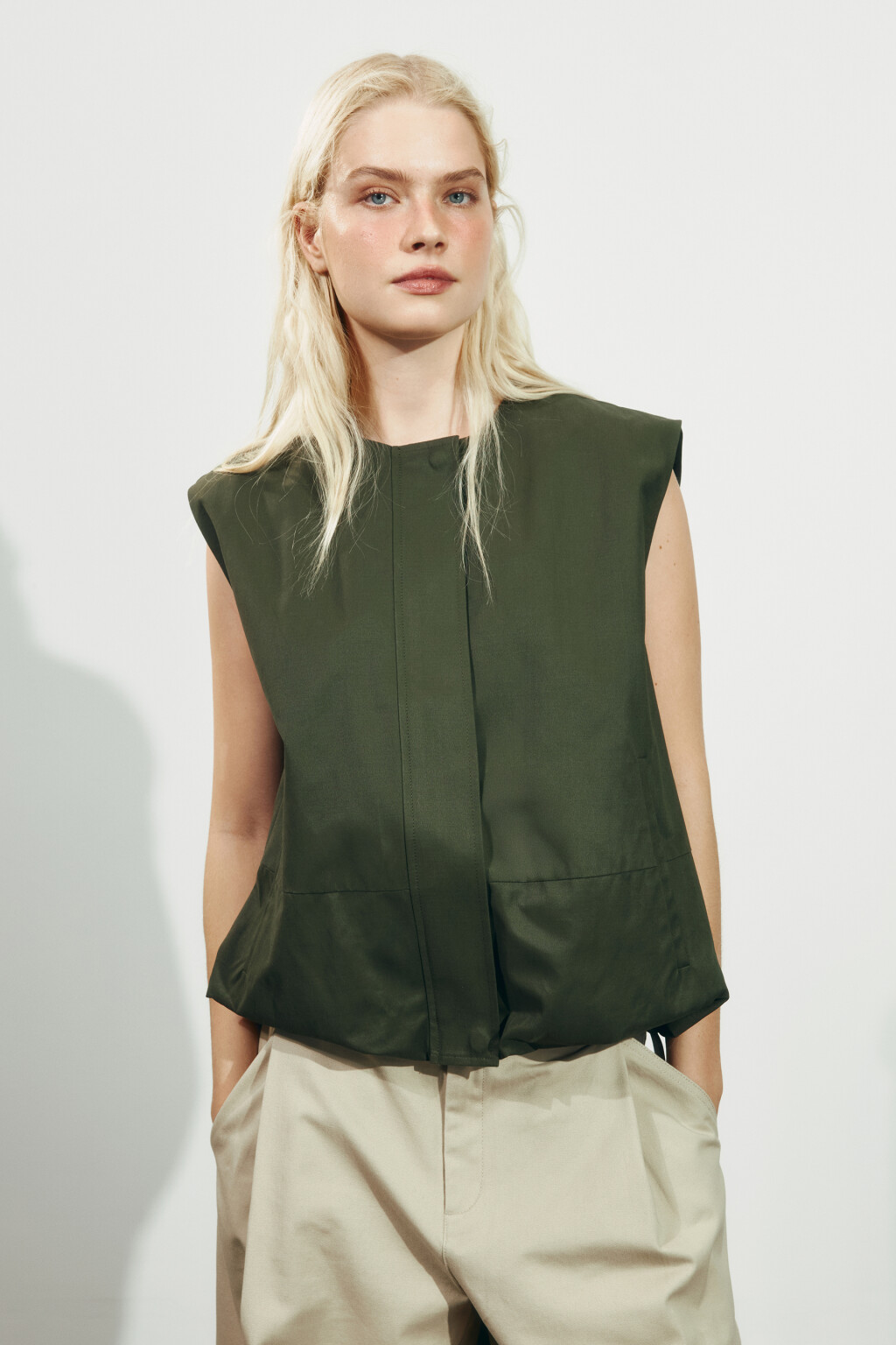 Жилет на молнии с круглым вырезом - цвет зеленый - 3