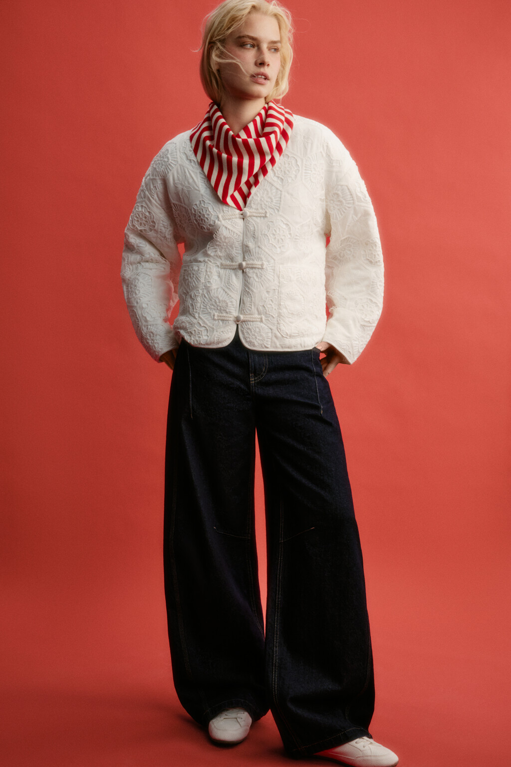 Жакет-бомбер укороченный на петлях с узором - цвет молочный - 2